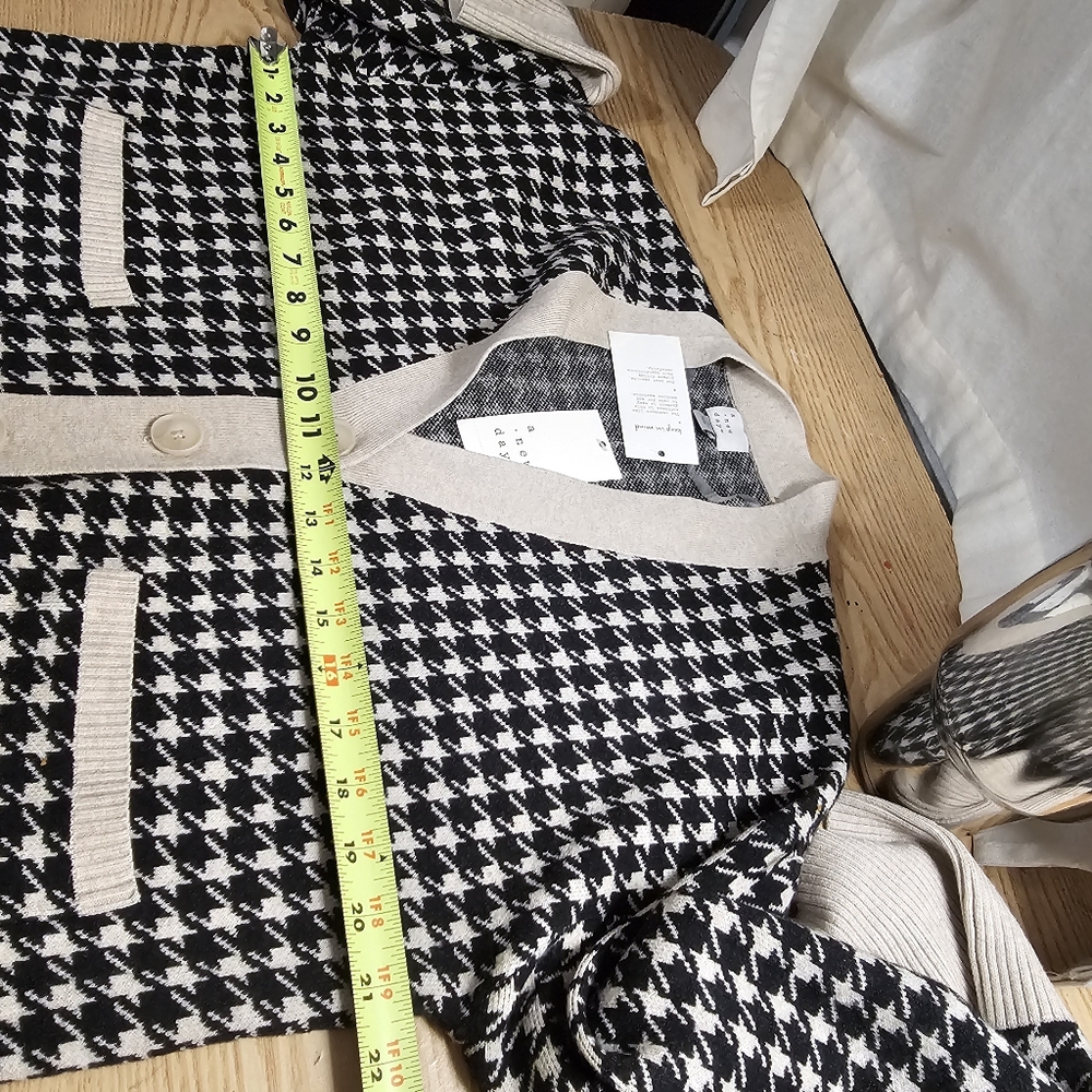 NWT Women's Medium Cozy Knit Houndstooth Cardigan Scottish, Tradition, Old Money - Picture 11 of 15